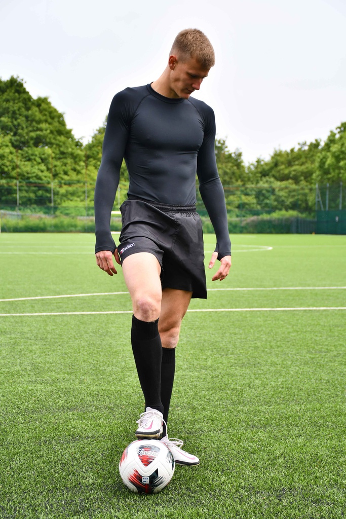 https://reydonsports.com/web/image/product.image/4648/image_1024/Precision%20Essential%20Baselayer%20Long%20Sleeve%20Shirt%20Junior?unique=275f66d